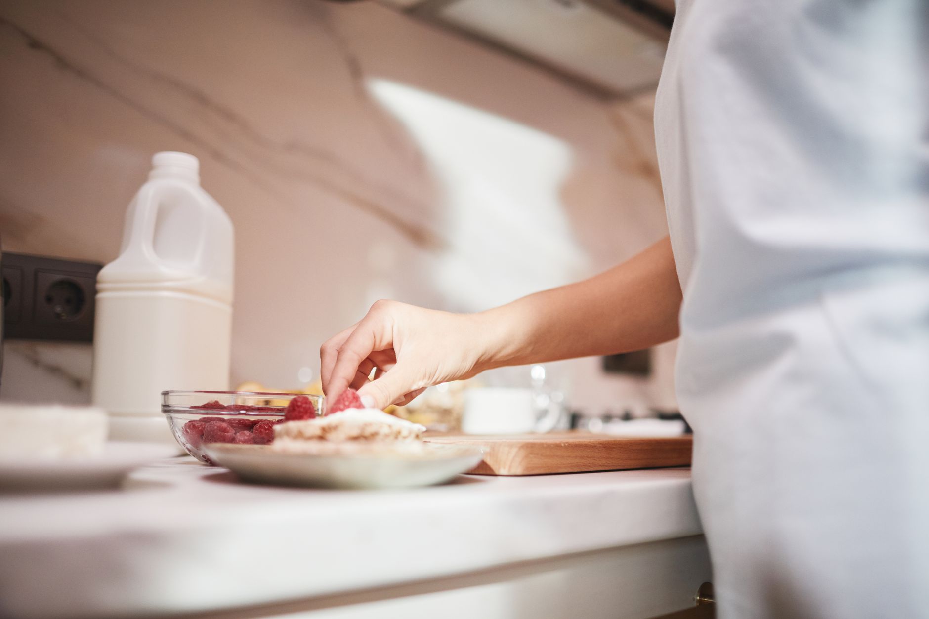 Person cooking a healthy meal at home to manage daily calories