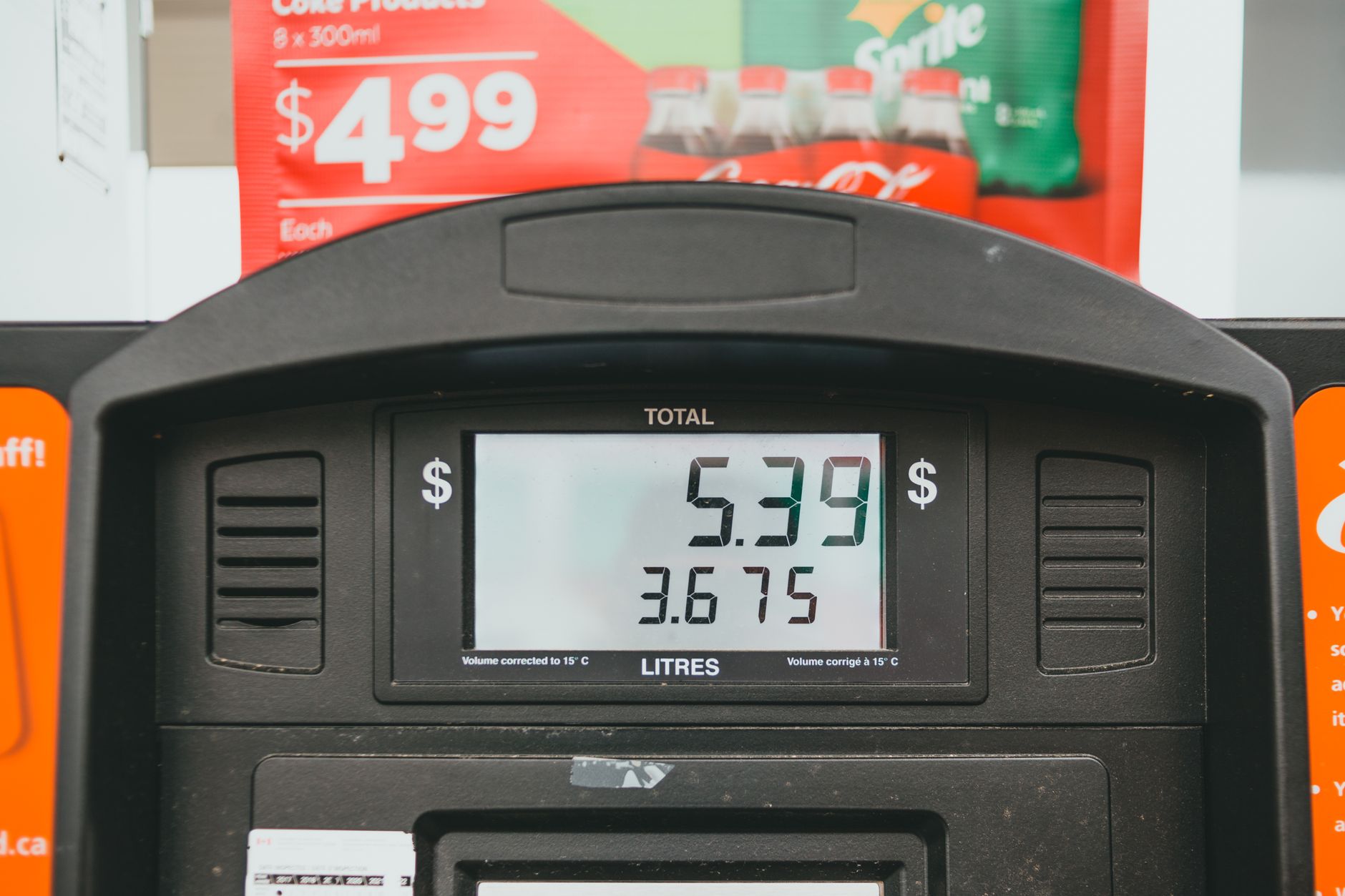 Fuel economy display — calculating gas costs