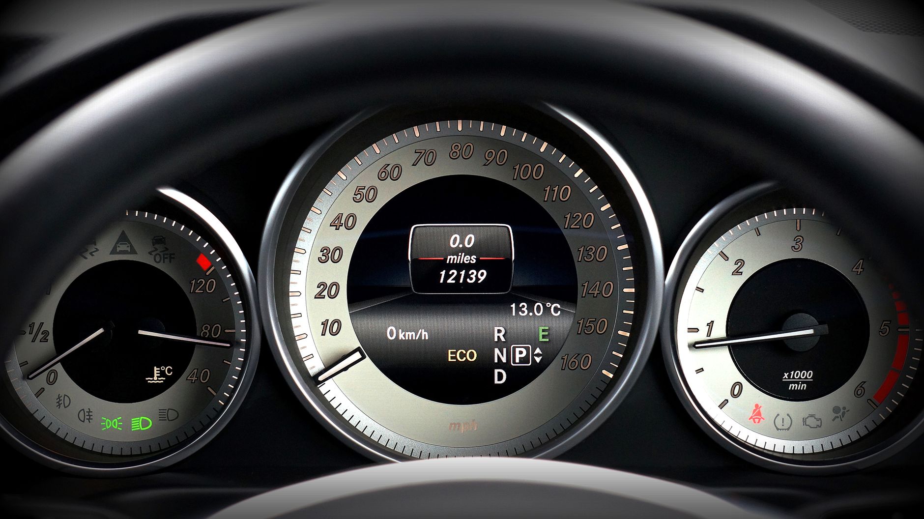 Compteur vitesse tableau de bord voiture