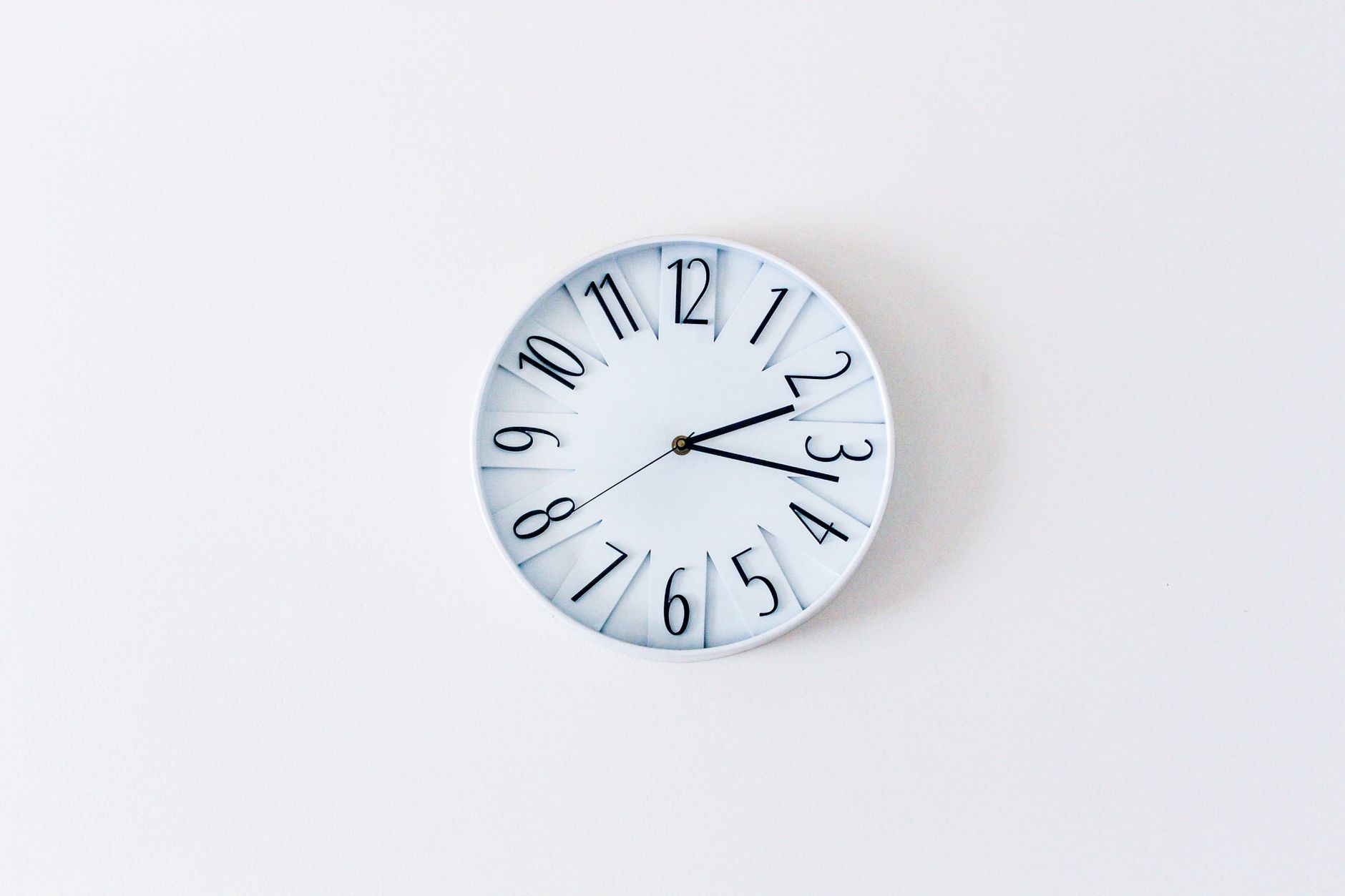 Wall clock showing hours and minutes for time calculation