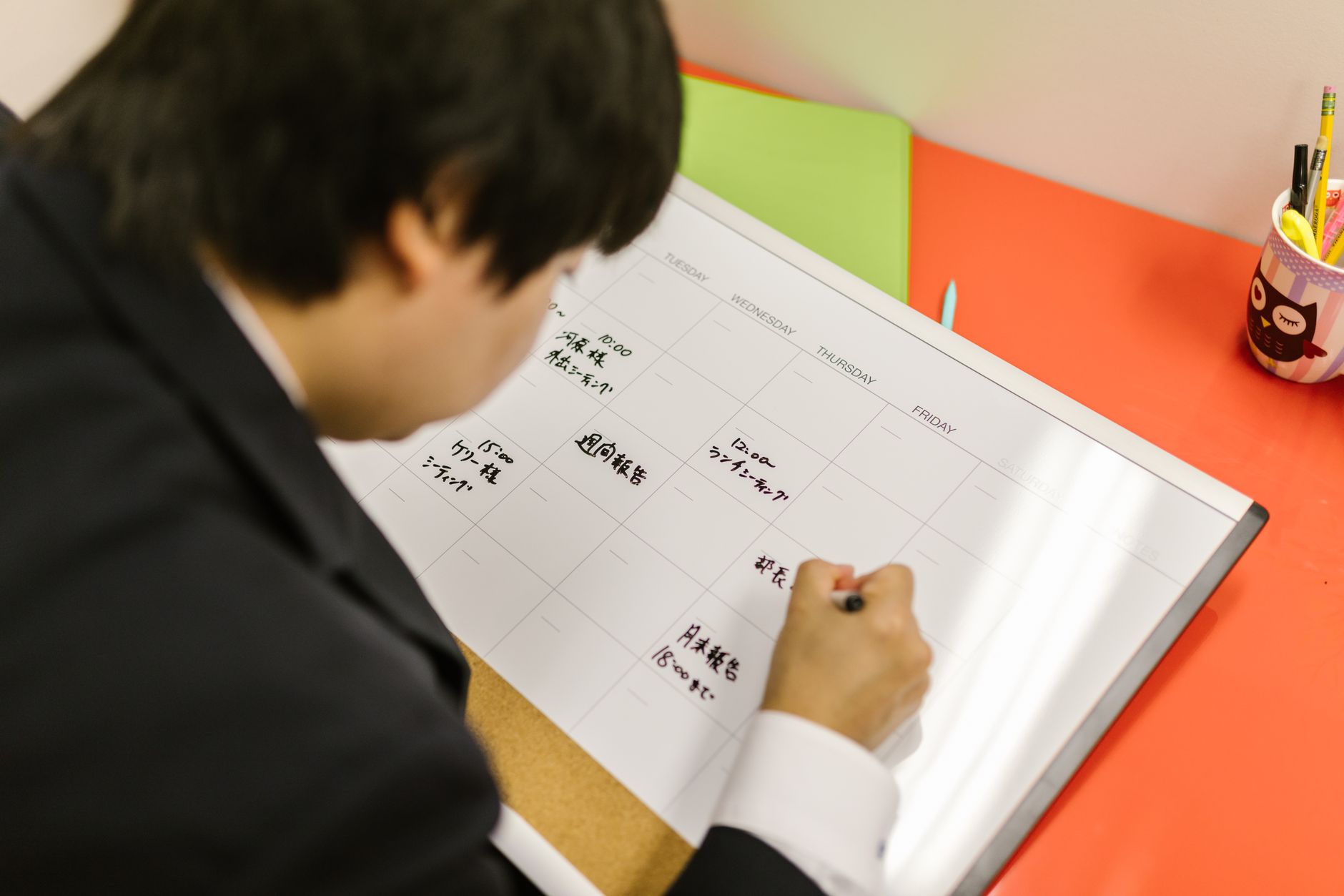 Weekly work schedule and hours planning