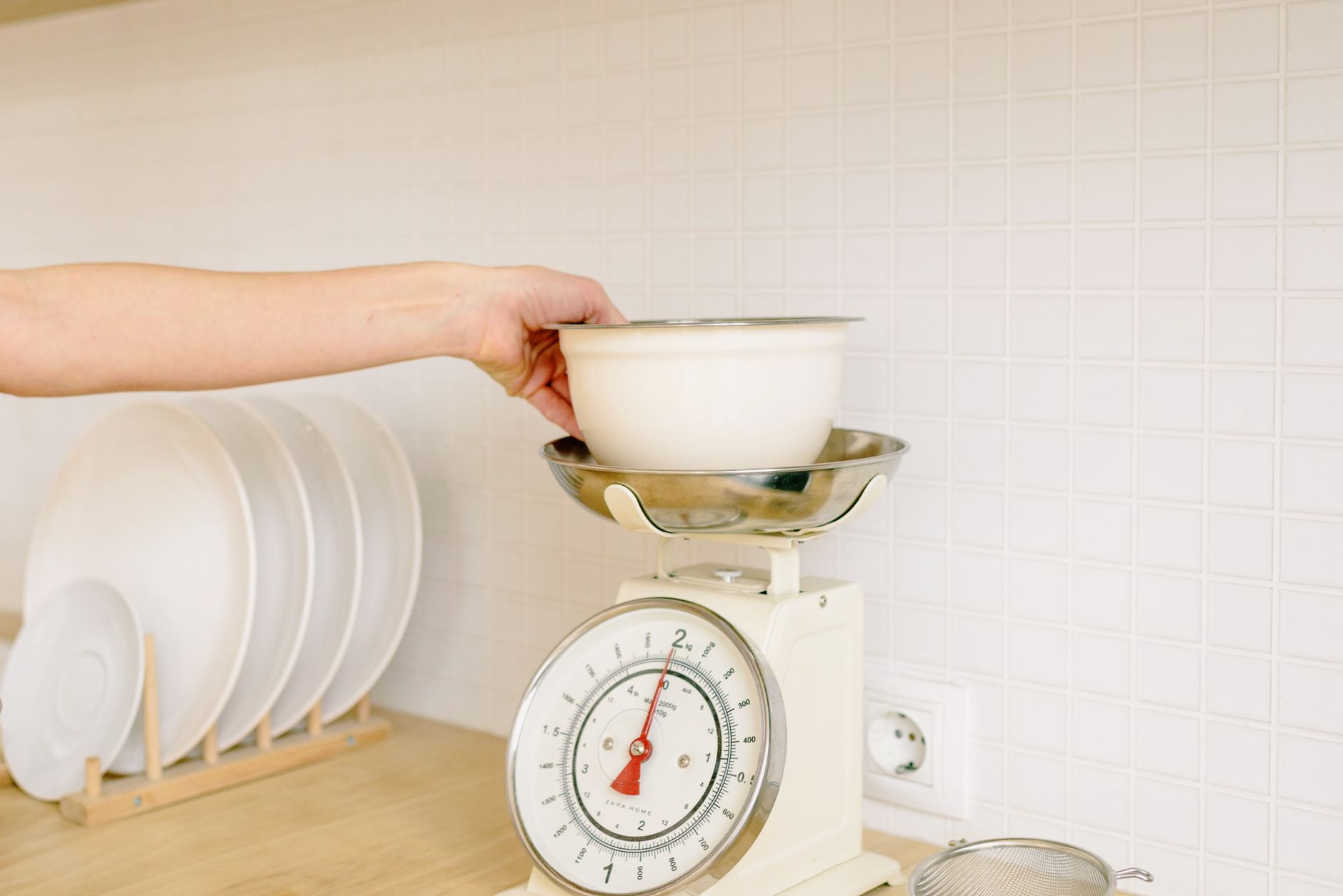 Kitchen scale and measuring cups for cooking conversions
